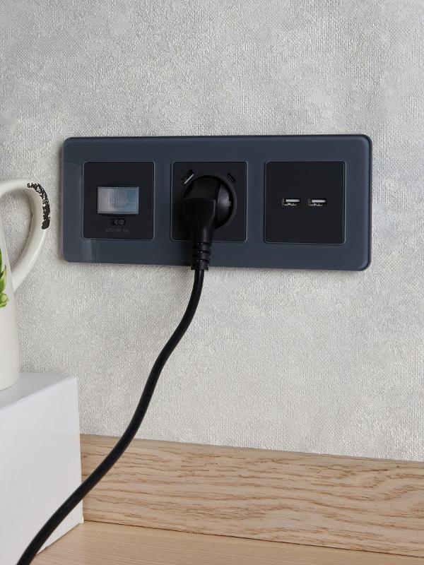 BRITE Розетка с заземлением со шторками 16А с USB A+C 18Вт РЮш11-1-БрГ графит | BR-R14-16-U22-018-K53 | IEK — миниатюра 8