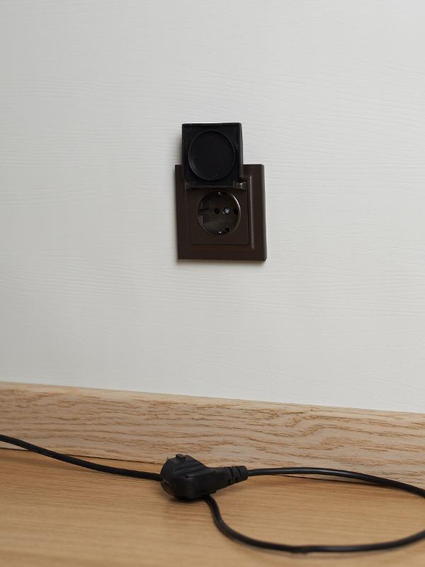 BRITE Розетка с заземлением со шторками с кр. 16А IP44 РСбш10-3-44-БрТБ темная бронза | BR-R16-16-44-K45 | IEK — миниатюра 4