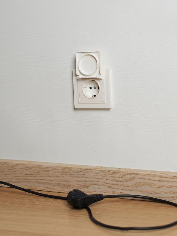 BRITE Розетка с заземлением со шторками с крышкой 16А IP20 РСбш10-3-БрЖ жемчужный  | BR-R16-16-K36 | IEK — миниатюра 4