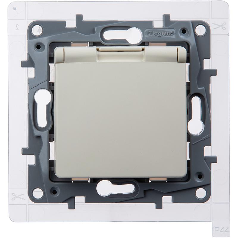 Розетка с заземлением IP44 - Legrand Etika - со штор с защ кр 16А 250В безвинтовые зажимы - сл кость | 672326 | Legrand; замена на арт. ИЭК 6723261 — Legrand