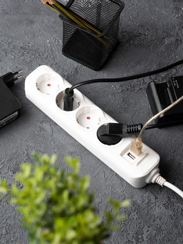 Удлинитель "Эксперт" 4 гнезда 3 метра 16А/3,5кВт с 2 USB 2,1А ПВС 3х1 | UBA16-2USB-4-03i | EKF — миниатюра 9