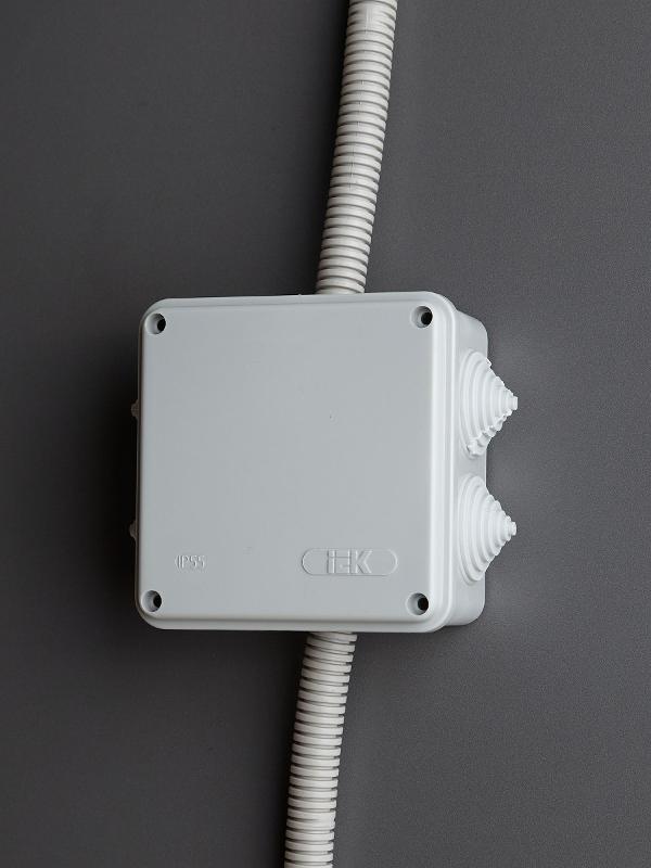 Коробка распределительная КМ41234 для о/п 100х100х50 мм IP55 (RAL7035, 6 гермовводов) | UKO11-100-100-050-K41-55 | IEK — миниатюра 5