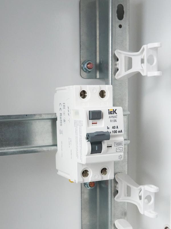 Выключатель дифференциальный (УЗО) R10N 2P 40А 100мА тип AC ARMAT | AR-R10N-2-040C100 | IEK — миниатюра 10