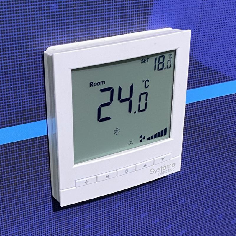 Термостат комнатный цифровой, для 4тр 3ск FCU и 2-поз.клап, 1UI 5DO Modbus ~220В бел BS | RTF4IML | SE — миниатюра 4