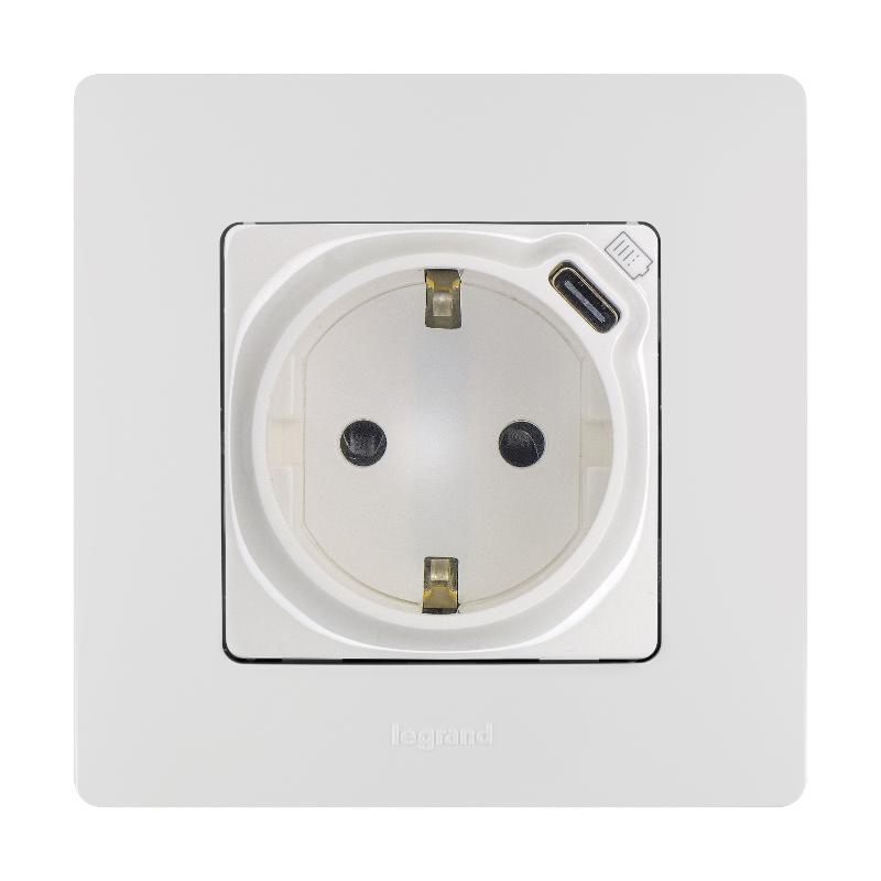 Розетка с заземлением с USB тип C - Legrand Etika - со шторками 16А 250В 1500мА 7,5Вт безвинтовые зажимы - белый | 672288 | Legrand — Legrand