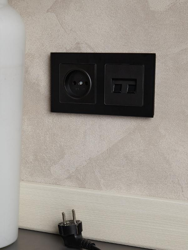 BRITE Рамка 2-ая РУ-2-2-Бр стекло черный матовый | BR-M22-G-31-K02 | IEK — миниатюра 5