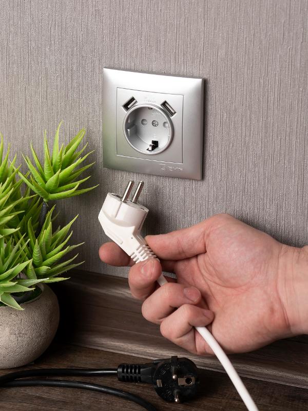 Валенсия лицевая панель розетки 1-местной с/з 16А сталь с защ. штор. с 2 USB 2,1А EKF PROxima |  ESR16-L-028-30-2USB |  EKF — миниатюра 6