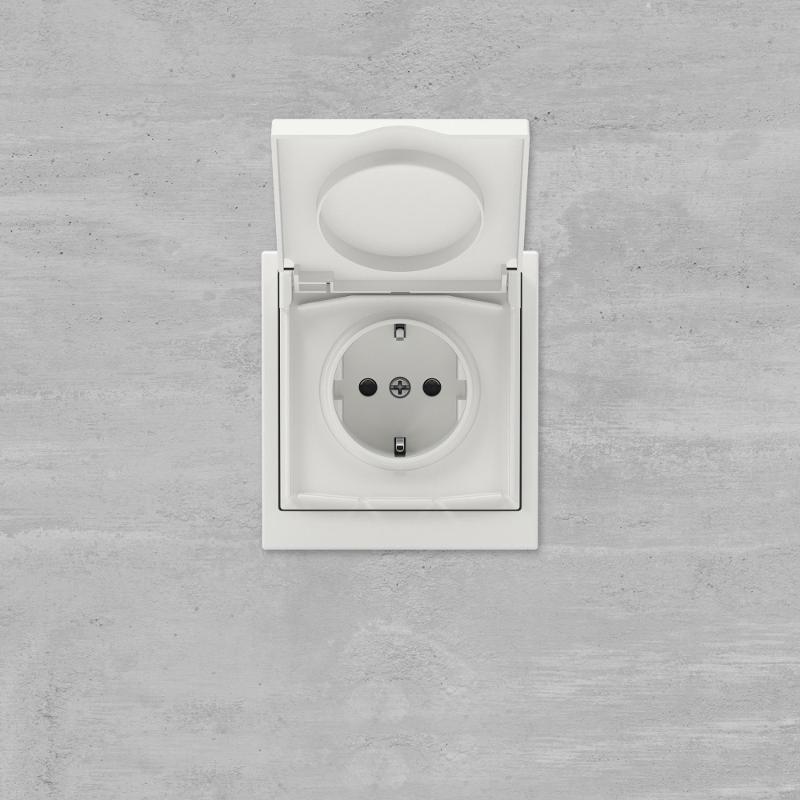 Розетка силовая, 2P+E, с з/ш, с крышкой, IP44, KANT, белый песок | 7010013 | DKC — миниатюра 6