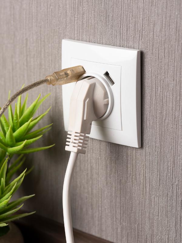 Валенсия розетка 1-местная с/з 16А белая с защ. штор. с 2 USB 2,1А EKF PROxima |  EWR16-028-10-2USB |  EKF — миниатюра 9