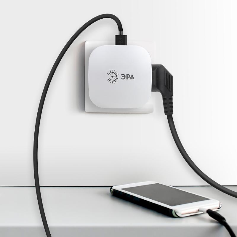 Тройник SP-3e-USB-2A  3гн 220V + 2xUSB 2000mA, c заземл, со шт (белый) (6/36/864) |Б0015243 | ЭРА — миниатюра 4