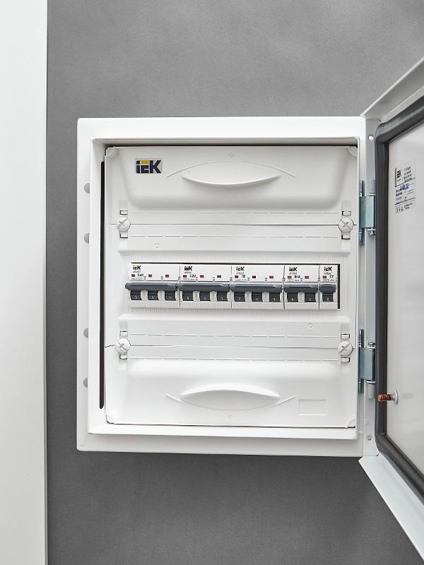 Выключатель автоматический трехполюсный M10N 3P C 6А 10кА ARMAT | AR-M10N-3-C006 | IEK — миниатюра 10