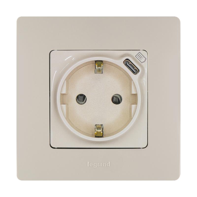 Розетка с заземлением с USB тип C - Legrand Etika - со шторками 16А 250В 1500мА 7,5Вт безвинтовые зажимы - слоновая кость | 672388 | Legrand — Legrand
