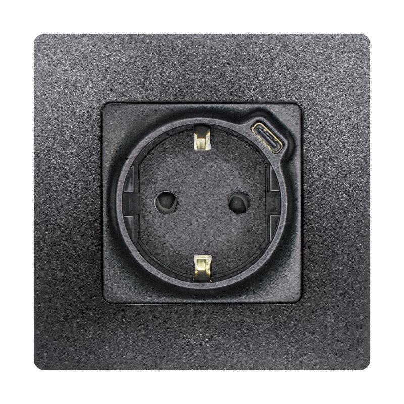 Розетка с заземлением с USB тип C - Legrand Etika - со шторками 16А 250В 1500мА 7,5Вт безвинтовые зажимы - антрацит | 672688 | Legrand — Legrand