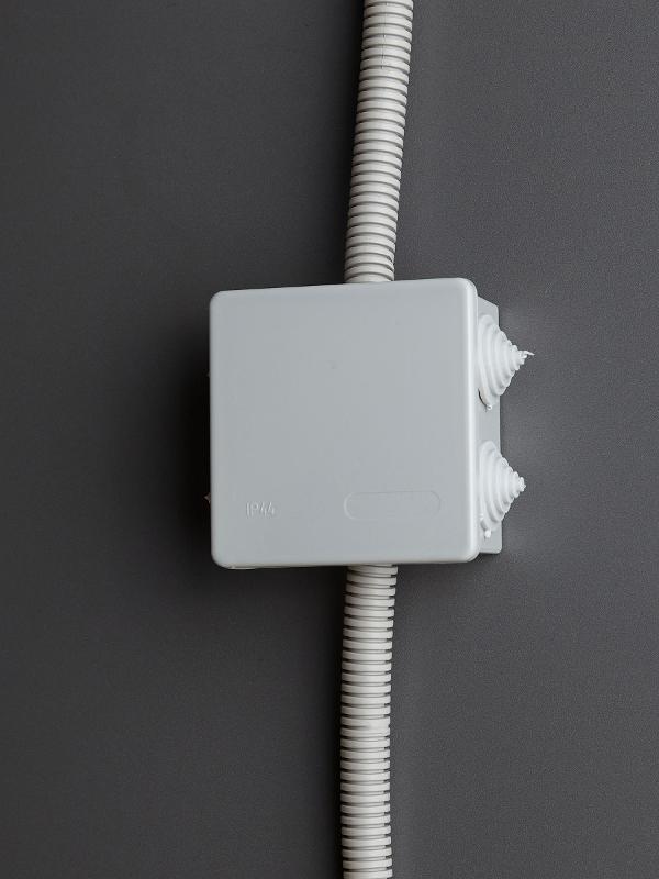 Коробка распределительная КМ41235 для о/п 85х85х40 мм IP44 (RAL7035, 6 гермовводов) | UKO11-085-085-040-K41-44 | IEK — миниатюра 4