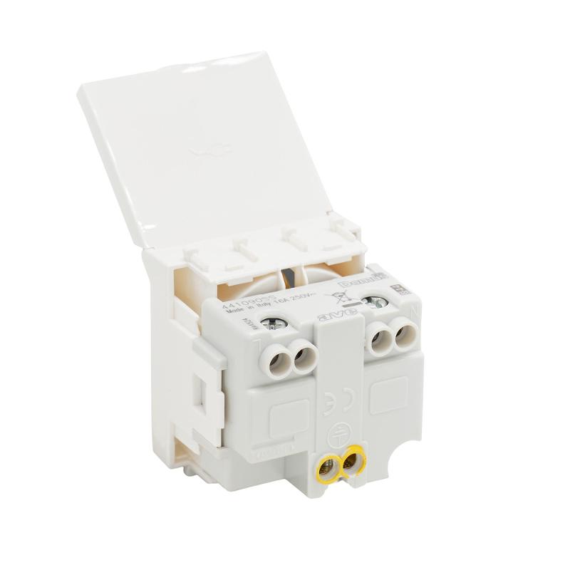 Розетка 2P+E, с з/ш, "Avanti" IP41, белая — миниатюра 4