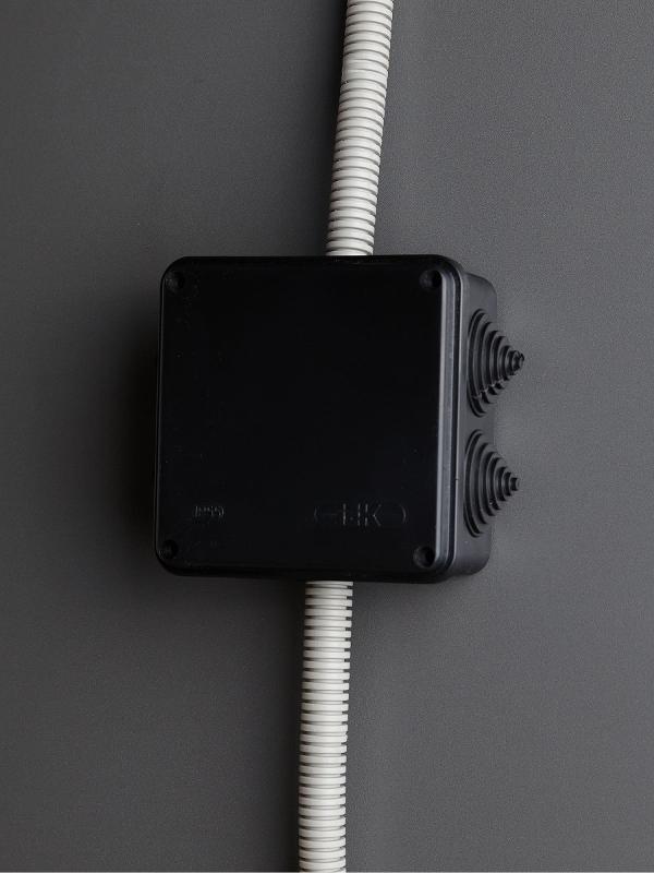 Коробка расп. КМ41234 100х100х50мм IP55 6 вв. черная | UKO11-100-100-050-K02-55 | IEK — миниатюра 5