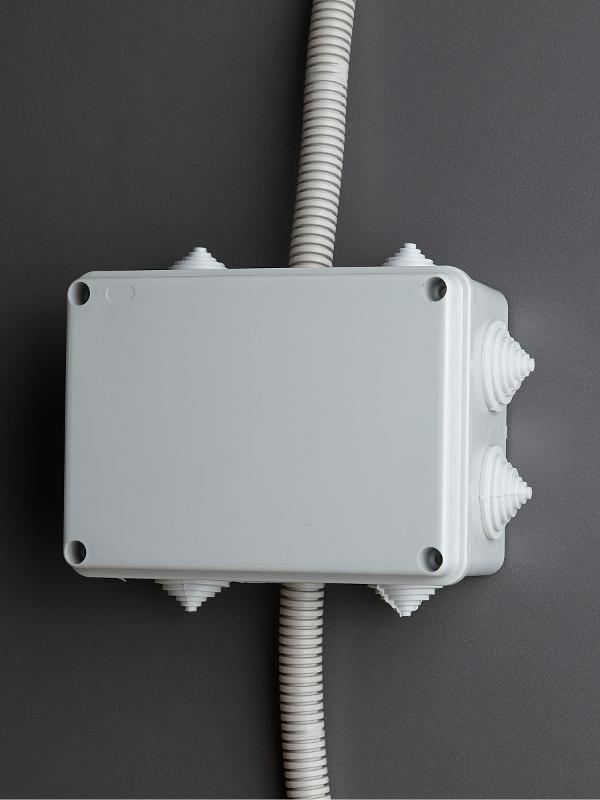 Коробка распределительная КМ41242 для о/п 150х110х70 мм IP55 (RAL7035, 10 гермовводов) | UKO10-150-110-070-K41-55 | IEK — миниатюра 5