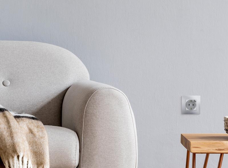 Розетка с заземлением с USB тип C - Legrand Etika - со шторками 16А 250В 1500мА 7,5Вт безвинтовые зажимы - алюминий — миниатюра 7