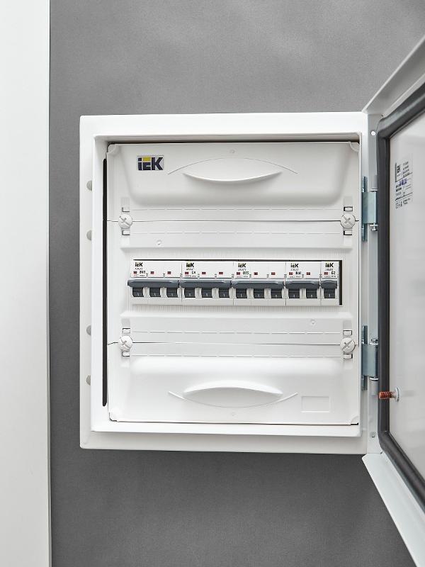 Выключатель автоматический трехполюсный M10N 3P C 4А 10кА ARMAT | AR-M10N-3-C004 | IEK — миниатюра 10