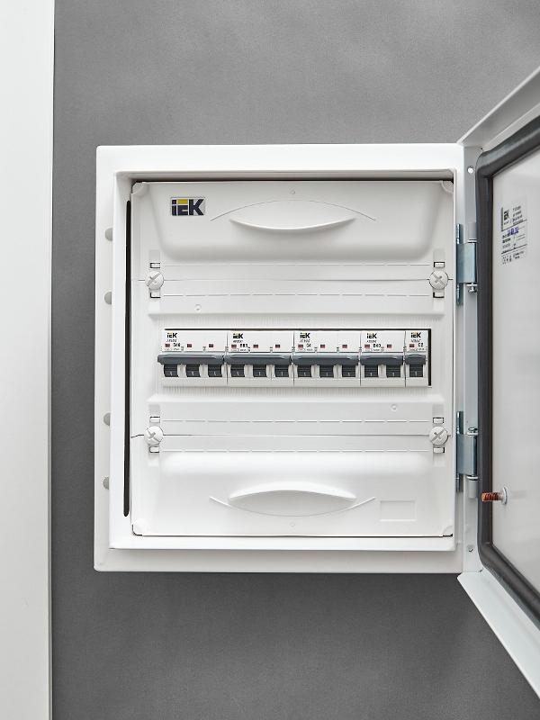 Выключатель автоматический трехполюсный M10N 3P B 63А 10кА ARMAT | AR-M10N-3-B063 | IEK — миниатюра 10