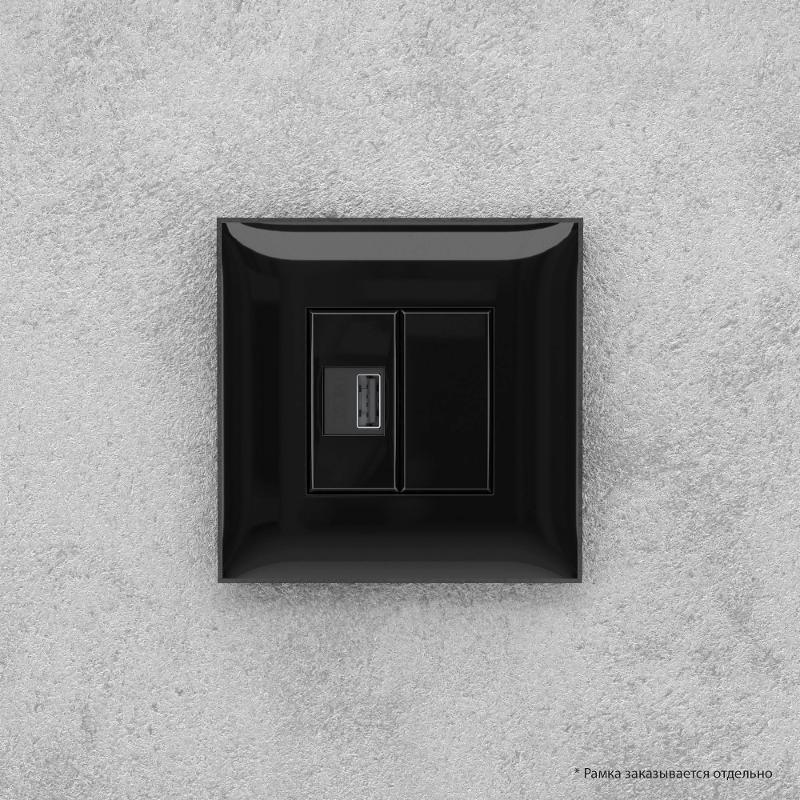USB зарядное устройство в стену, "Avanti", "Черный квадрат" | 4402543 | DKC — миниатюра 5