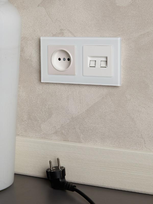 BRITE Рамка 2-ая РУ-2-2-Бр стекло белый матовый | BR-M22-G-31-K01 | IEK — миниатюра 5