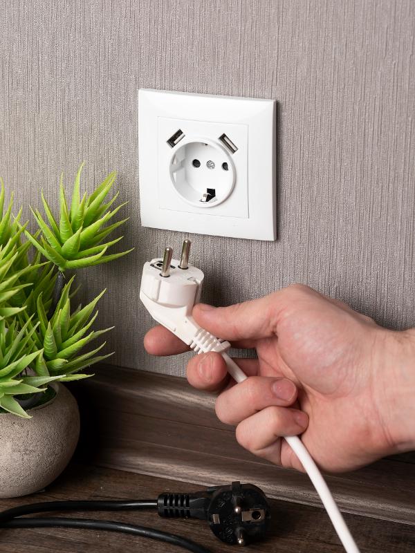 Валенсия розетка 1-местная с/з 16А белая с защ. штор. с 2 USB 2,1А EKF PROxima |  EWR16-028-10-2USB |  EKF — миниатюра 8