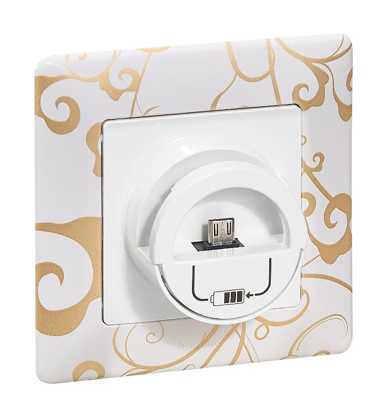 Valena LIFE DIY Белый Зарядная станция MicroUSB 240В/5В 1500мА с подставкой для смартф/планш | 753011 | Legrand — Legrand