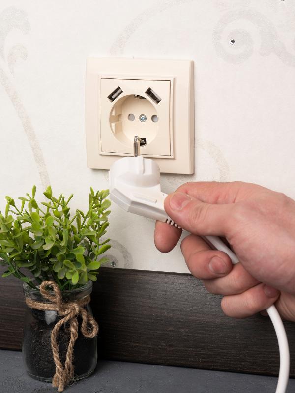 Минск Розетка 1-местная СП с/з 16А бежевая с защ. штор. с 2 USB 2,1А | ERR16-028-200-2USB | EKF — миниатюра 4