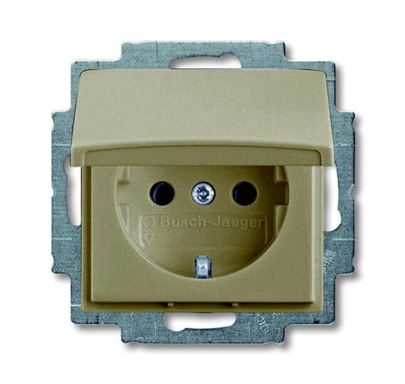 Розетка SCHUKO 16А 250В с защитными шторками, с крышкой, серия basic55, цвет шампань | 2CKA002111A0653 | ABB — ABB