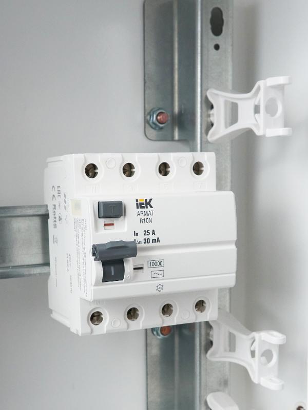 Выключатель дифференциальный (УЗО) R10N 4P 25А 30мА тип AC ARMAT | AR-R10N-4-025C030 | IEK — миниатюра 10