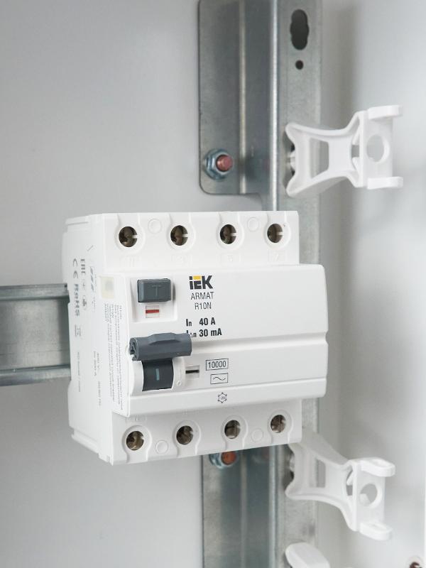 Выключатель дифференциальный (УЗО) R10N 4P 40А 30мА тип AC ARMAT | AR-R10N-4-040C030 | IEK — миниатюра 10