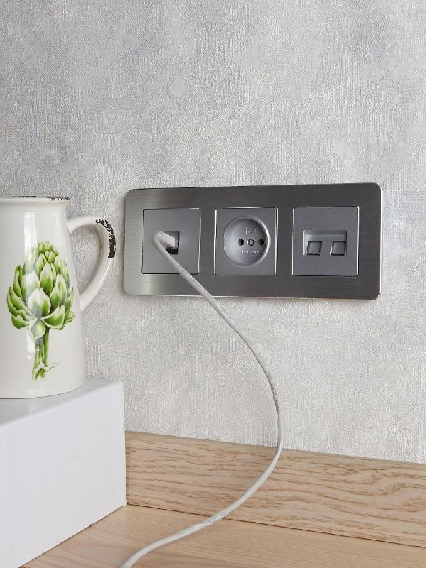 BRITE Рамка 3-ая РУ-3-1-Бр металл алюминий RE AL | BR-M32-M-21-K47 | IEK — миниатюра 5