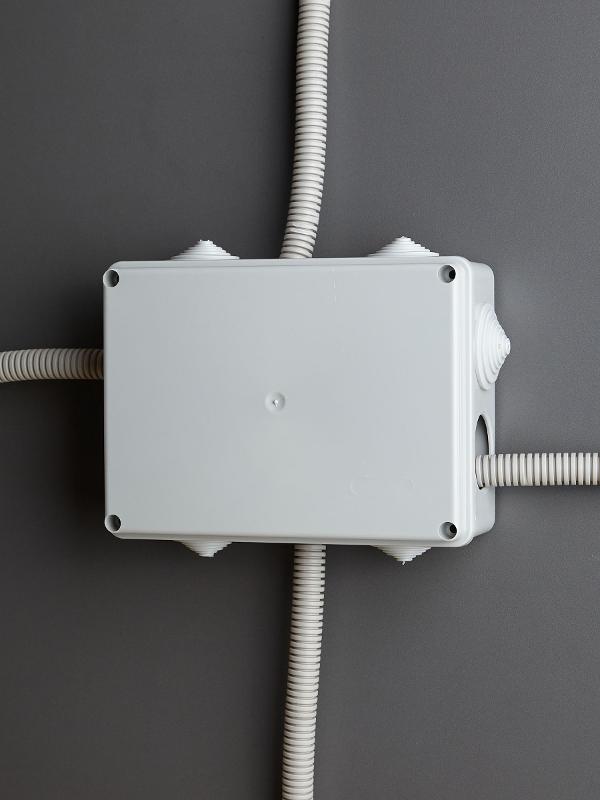 Коробка распределительная КМ41243 для о/п 190х140х70 мм IP44 (RAL7035, 10 гермовводов) | UKO11-190-140-070-K41-44 | IEK — миниатюра 6