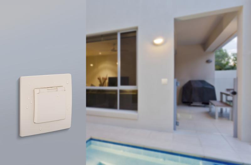 Розетка с заземлением IP44 - Legrand Etika - со штор с защ кр 16А 250В безвинтовые зажимы - сл кость — миниатюра 13