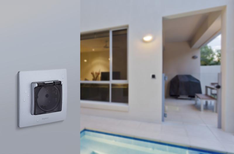 Розетка с заземлением IP44 - Legrand Etika - со штор с защ кр 16А 250В безвинтовые зажимы - алюминий — миниатюра 13