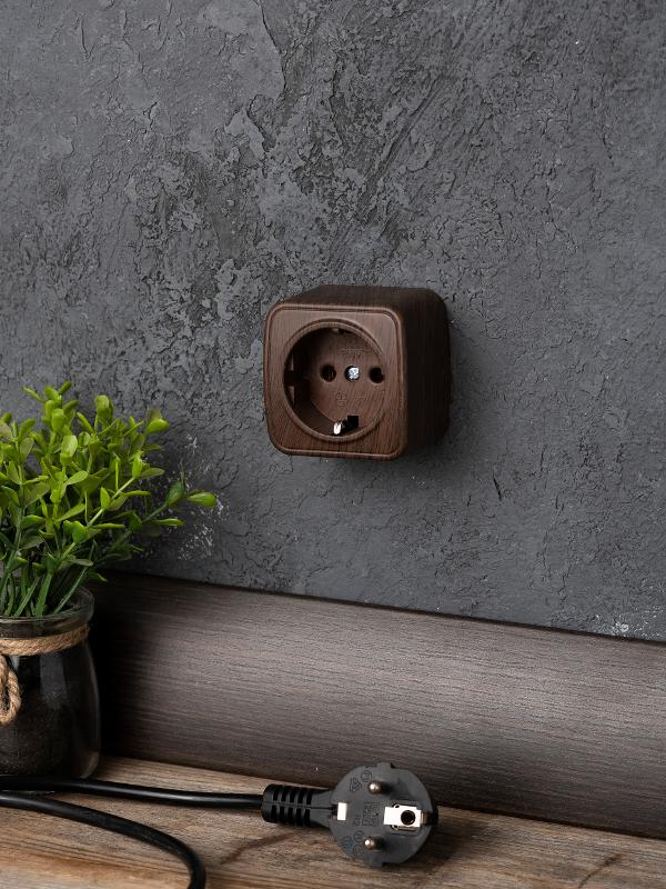 Розетка 1-местная ОП Минск 16А с заземлением тёмное дерево EKF | EGR16-028-40 | EKF — миниатюра 3