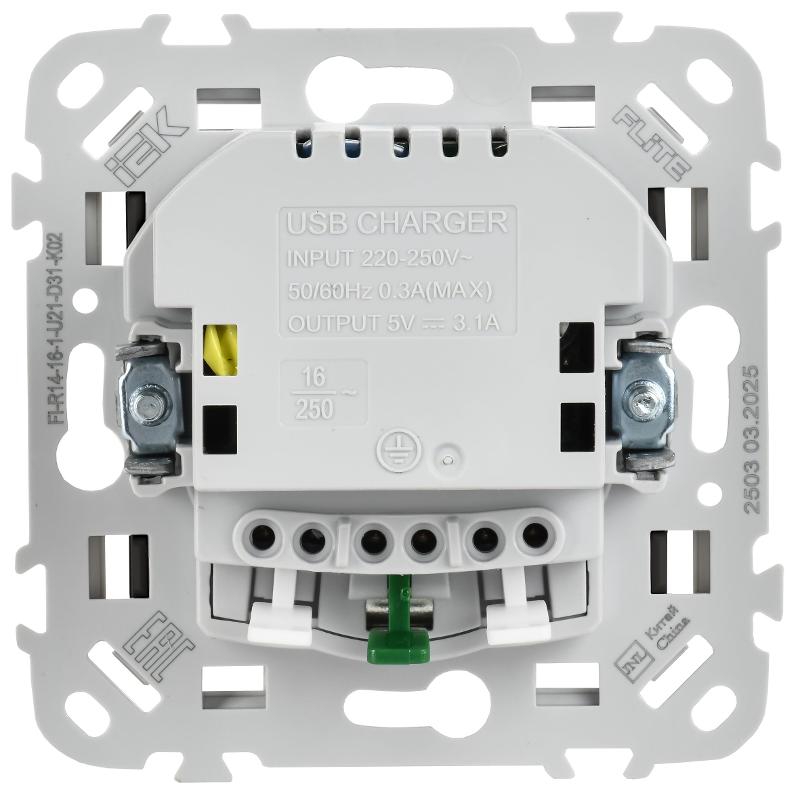 FLITE Розетка с заземлением со шторками 16А с USB A+A 3,1А быстрозажимные клеммы РСЮша11-1-ФлЧ черный | FI-R14-16-1-U21-D31-K02 | IEK — миниатюра 3