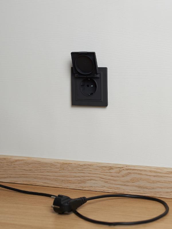 BRITE Розетка с заземлением со шторками с крышкой 16А IP44 РСбш10-3-44-БрГ графит  | BR-R16-16-44-K53 | IEK — миниатюра 7