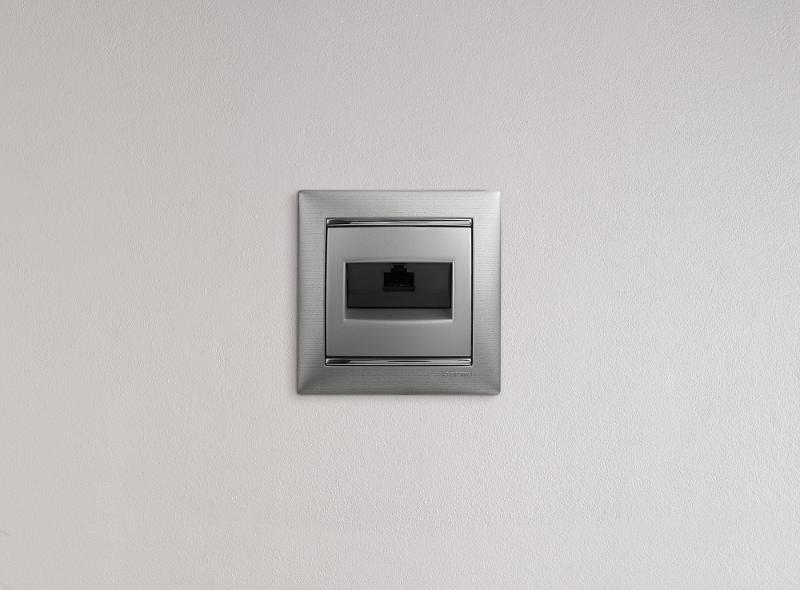 Valena Алюминий Розетка комп(RJ45) 1-ая 6 кат UTP — миниатюра 4