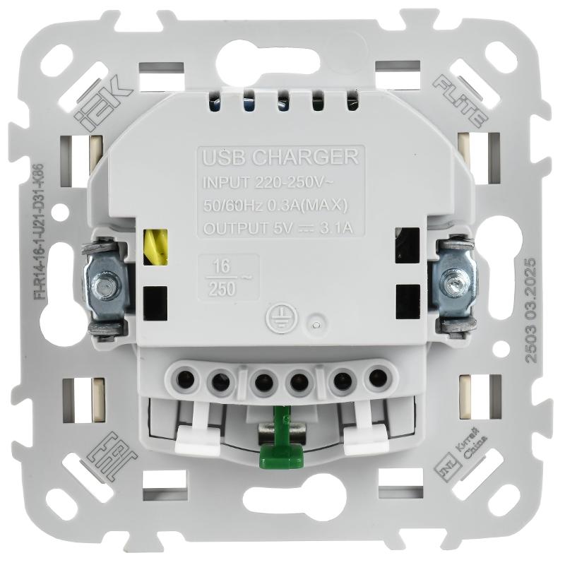 FLITE Розетка с заземлением со шторками 16А с USB A+A 3,1А быстрозажимные клеммы РСЮша11-1-ФлСл сливочный | FI-R14-16-1-U21-D31-K86 | IEK — миниатюра 3