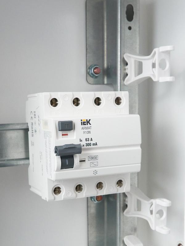 Выключатель дифференциальный (УЗО) R10N 4P 63А 300мА тип AC ARMAT | AR-R10N-4-063C300 | IEK — миниатюра 10